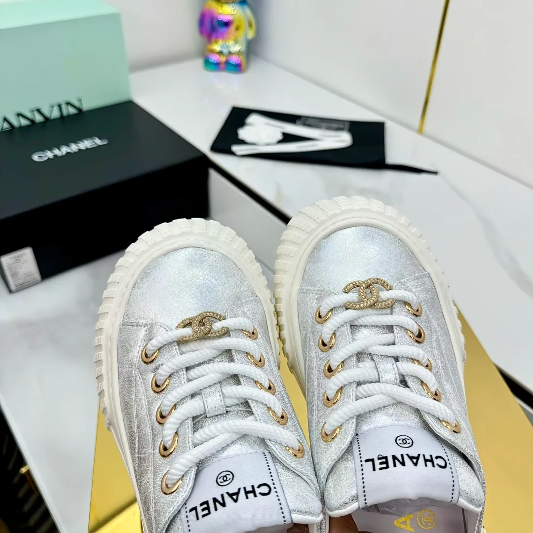 👟👟Ex-factory price 620👟👟 Chanel bread shoes ~ original calfskin panda shoes Chanel 25C latest hot style panda black and white sports shoes casual sneakers Xiaoxiang hot item classic black and white panda color coco girls must pay Fabric: original custom mixed sheepskin lining: original imported breathable mesh lining outsole: Original molded rubber + TPU combination Size: Women's 35-41 👉 👉 👉